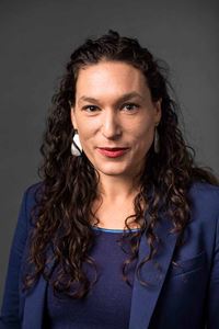 Anna Mehler Paperny headshot photo