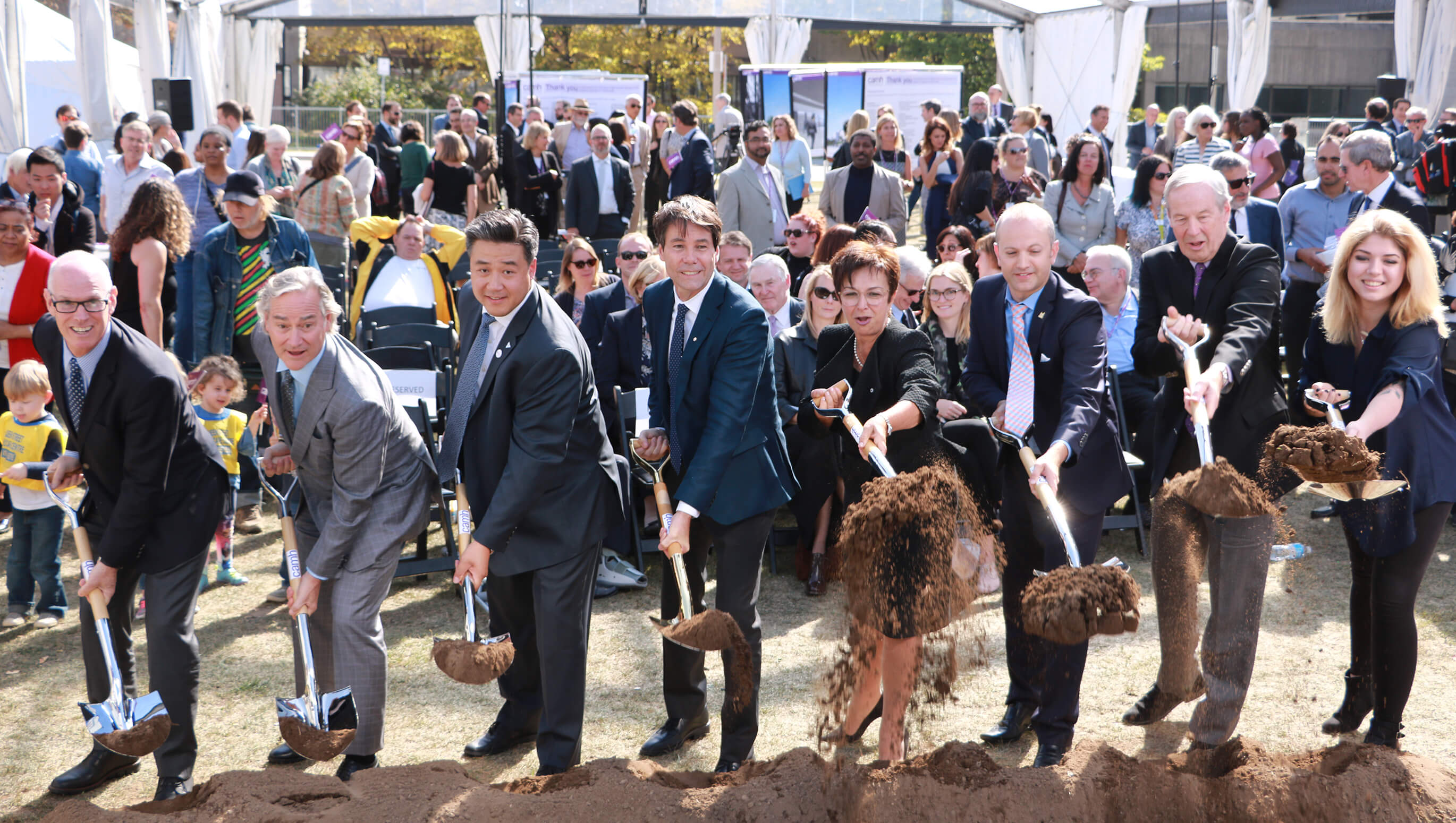 Première pelletée de terre pour la prochaine phase du projet de réaménagement de CAMH