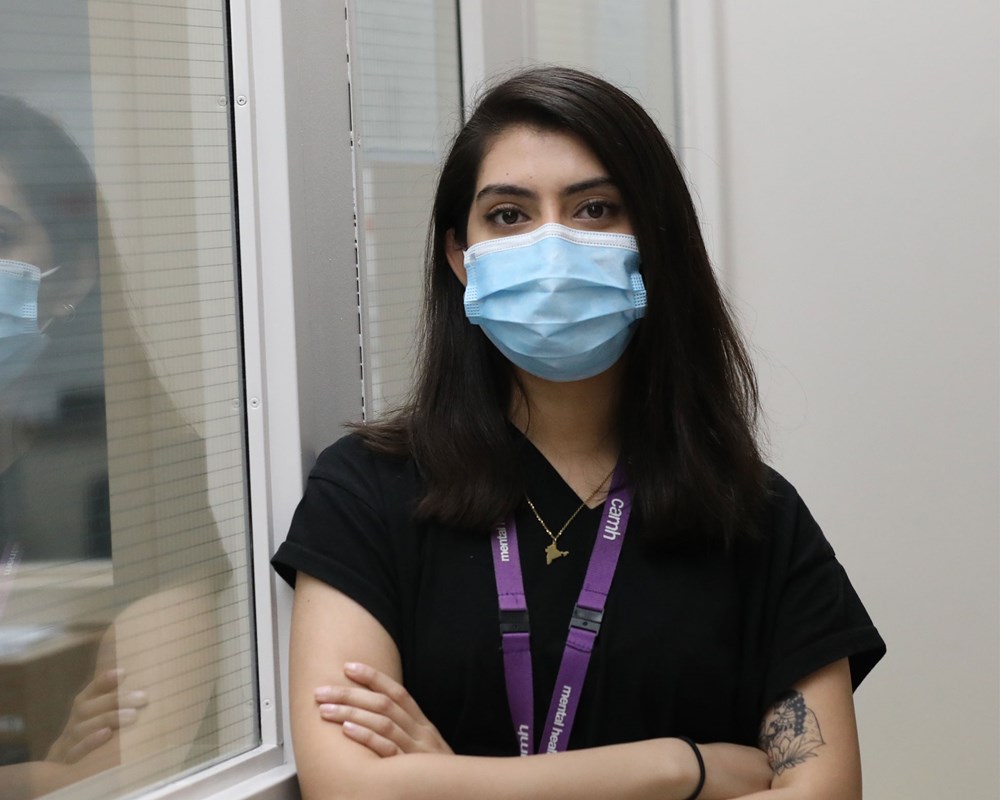 Nurse looking to the camera wearing a mask