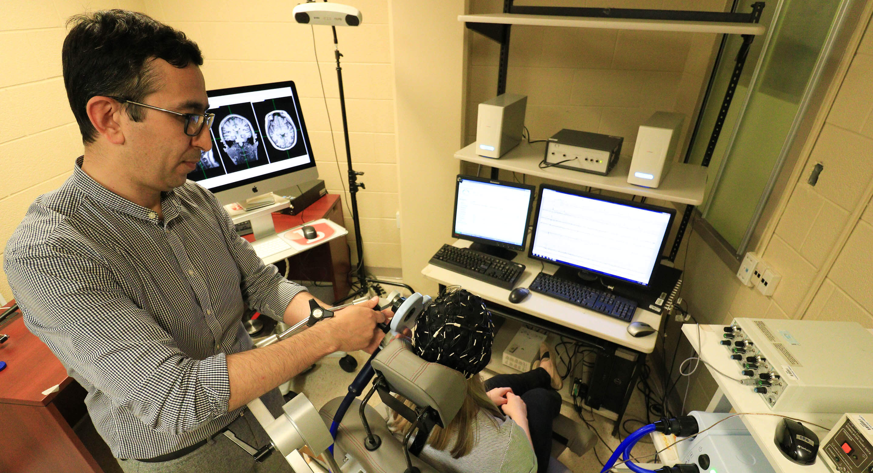 Dr. Reza Zomorrodi at the Temerty Centre.