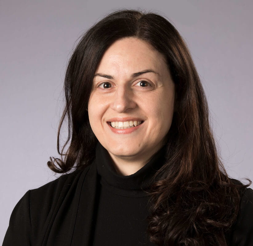 Dr. Claire de Oliveira