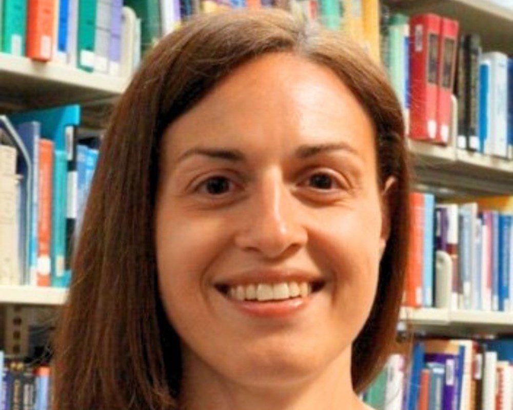 Dr. Claire de Oliveira