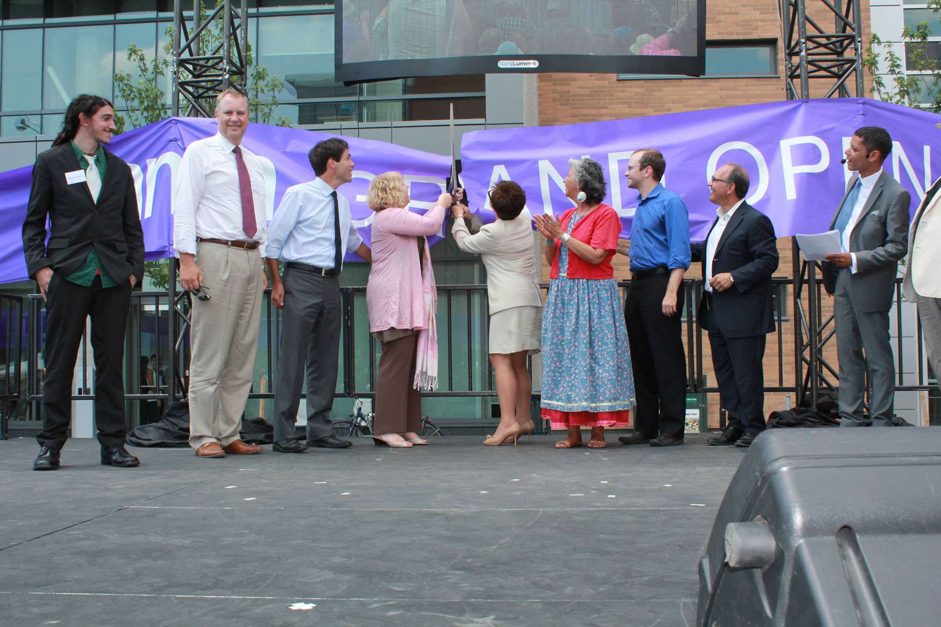 CAMH President and CEO Catherine Zahn cuts the ribbon to mark the opening of CAMH's Phase 1B redevelopment